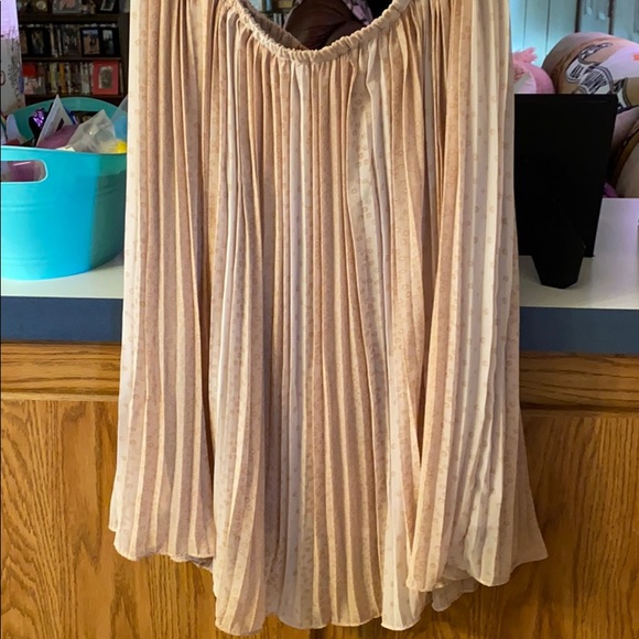 ❌SOLD❌Lauren Conrad floral midi skirt - Picture 4 of 4